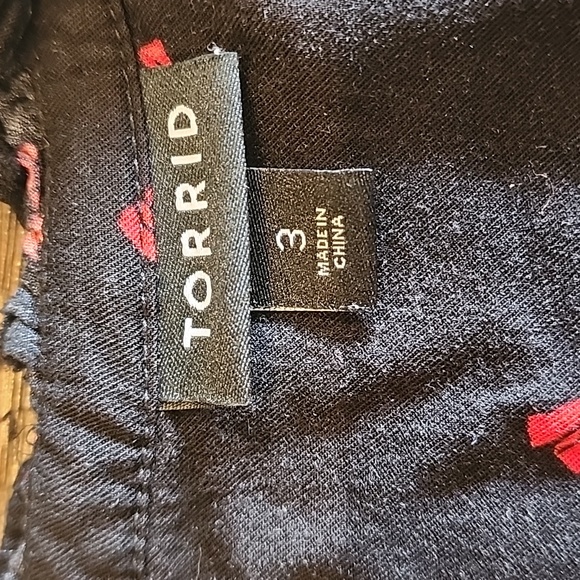 Torrid Twill Tie Neck Peasant Top sz 3 (22-24) - Picture 8 of 16